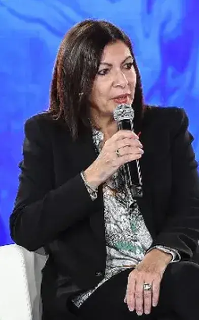 La maire de Paris Anne Hidalgo lors d'une conférence durant la COP21, le 11 décembre 2020.