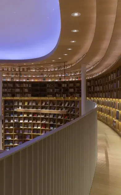 allée d'une bibliothèque moderne